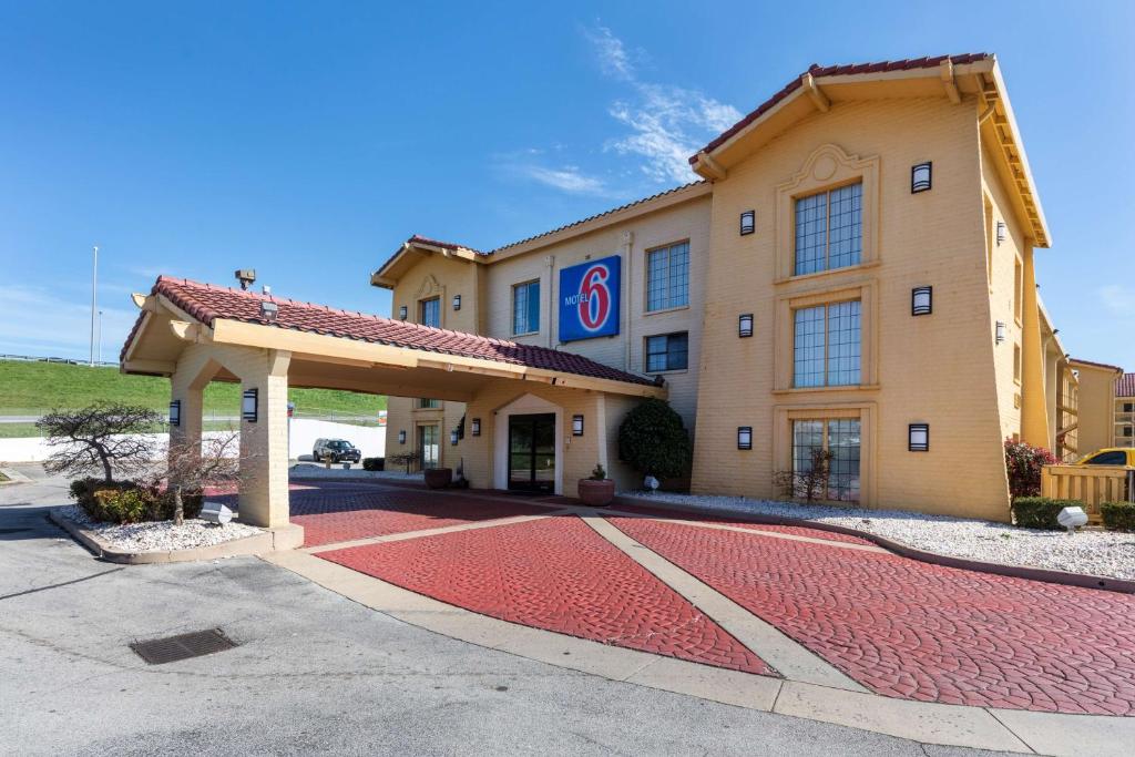 Motel 6-Knoxville TN Main image 1